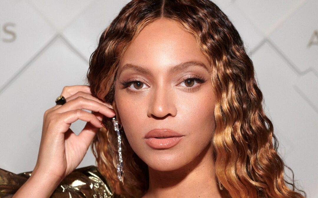 Beyoncé Wore $13 False Lashes for Her First Concert In Years — See Photos