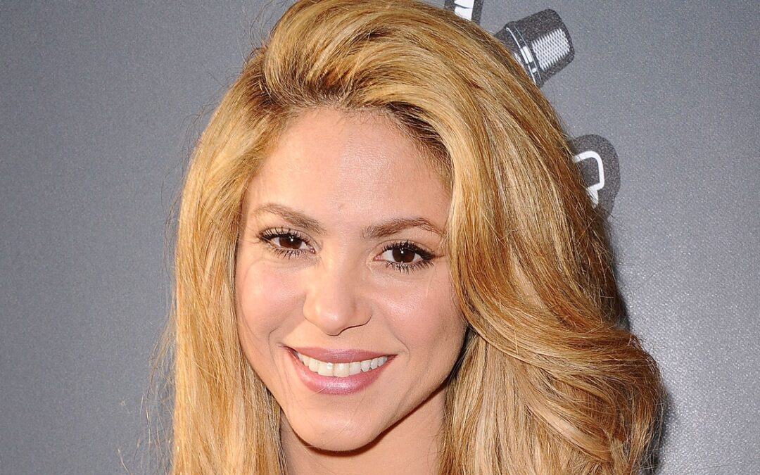 Shakira’s Teal Reverse Cat Eye Revived My Love For the Experimental Trend — See Photos