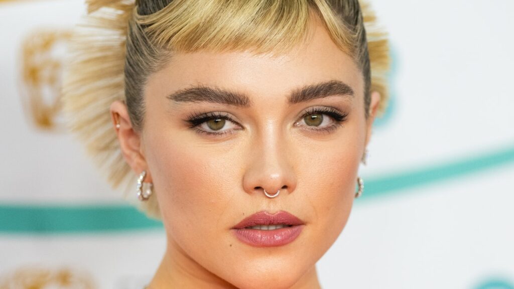 Florence Pugh Wore Yet Another Updo You Need to See From Every Angle(03)