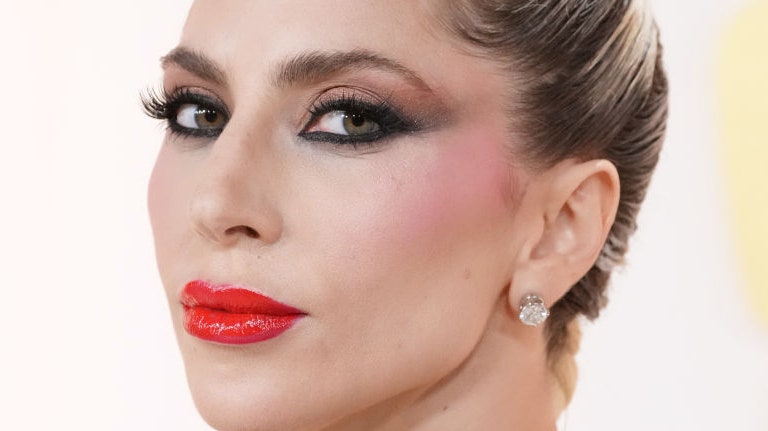 Lady Gaga Just Went Full “Black Swan” At the Oscars — See Photos