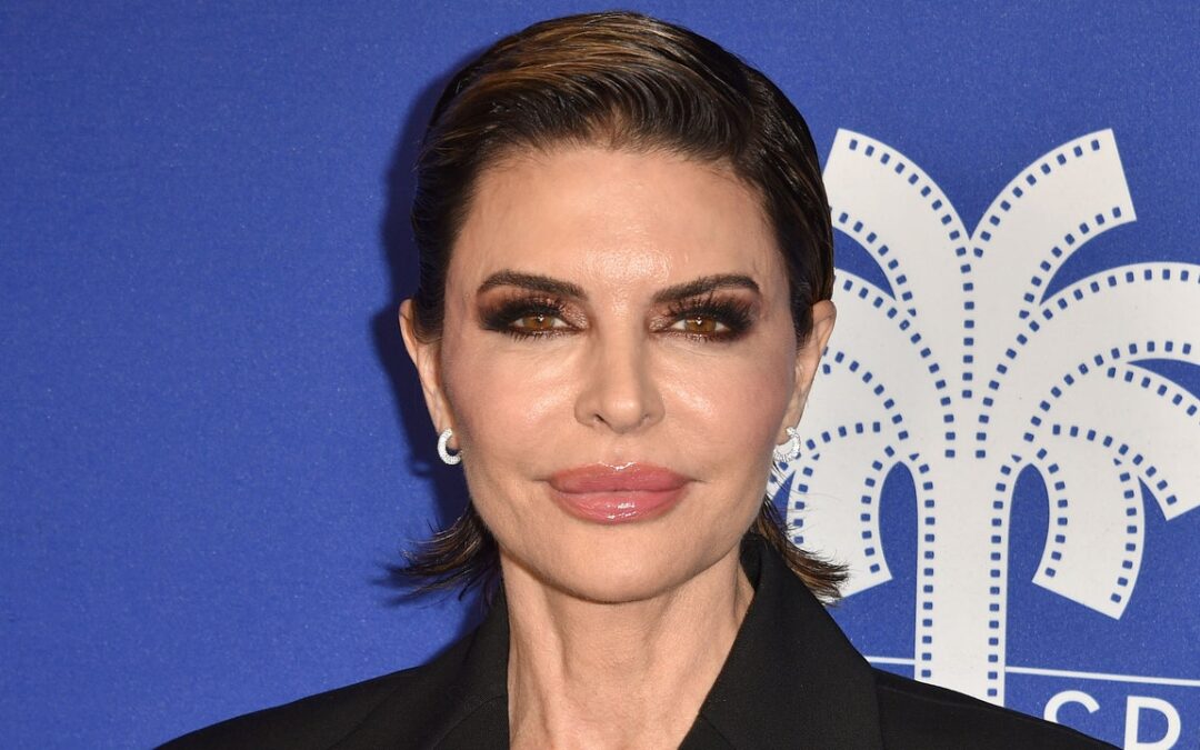 Lisa Rinna With a Bowl Cut Was Not on my 2023 Beauty Bingo Card — See Photo