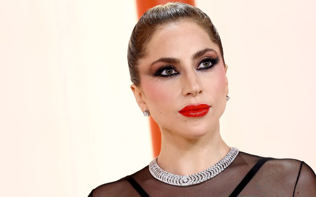 Literally How Did Lady Gaga Manage to Get All Her Makeup Off in the Middle of the Oscars? — See Photo