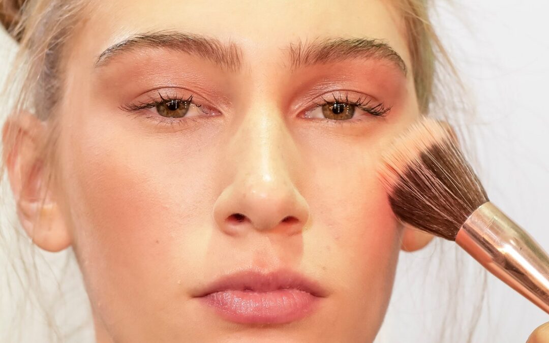 Makeup for Rosacea: How to Wear Blush