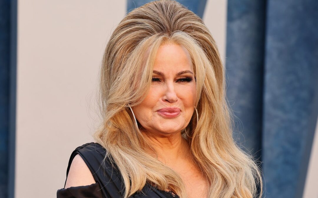 Jennifer Coolidge In a Faux Bob and Bangs Is Everything I Didn’t Know I Needed — See Photo
