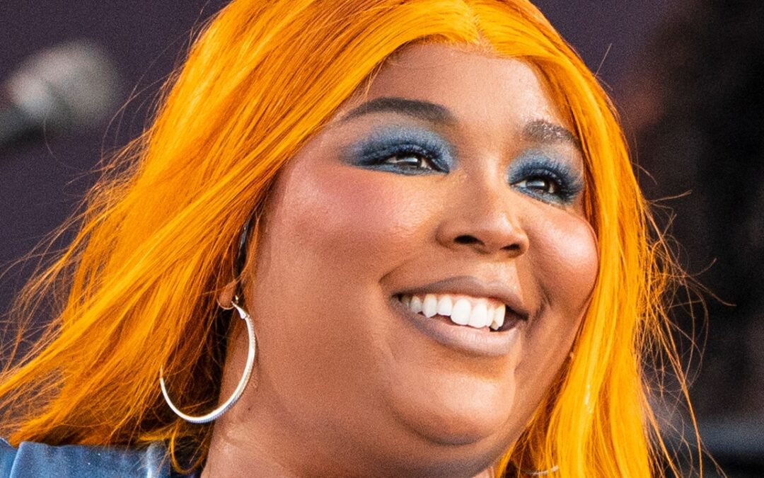These Might Be the Shortest Nails I’ve Ever Seen on Lizzo — See Photos