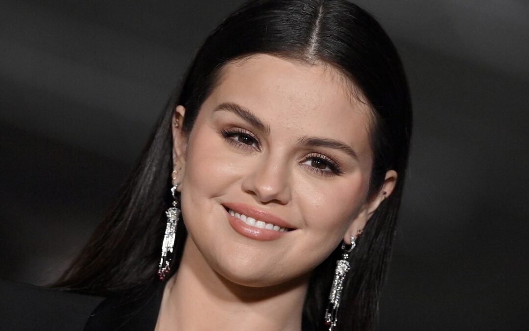 Selena Gomez Went Blonde… But She Didn’t… But She Did? See Photos