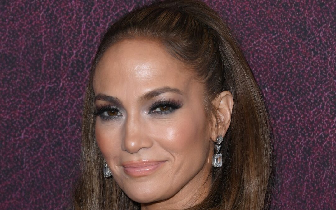 I Wish I Looked Literally Anything Like Jennifer Lopez With Wet Hair and No Makeup — See the Video