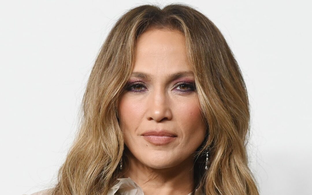 Jennifer Lopez’s “Sweater Weather” Manicure Is Like Cashmere For Your Nails — See the Photos