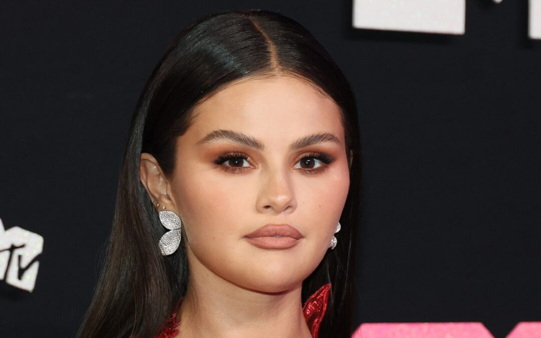 Selena Gomez Could Audition For “Moulin Rouge!” in This Makeup — See the Photos