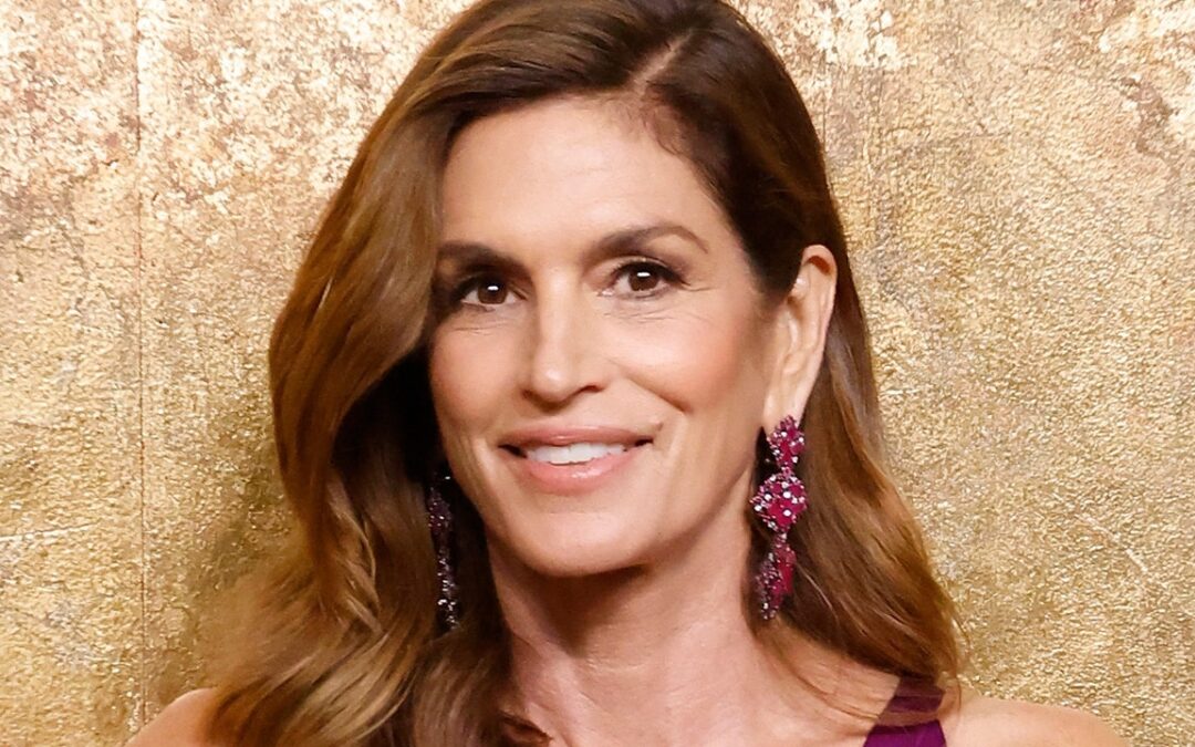 Cindy Crawford With Blonde Curly Hair Is Breaking My Brain Right Now — See Photos